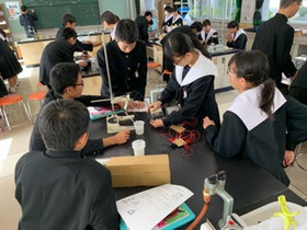 9498f7fcfa7a4b28984377f0851a8933