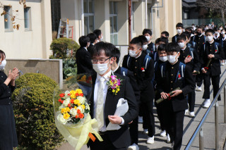 D0e330ef53204e368f647f3a66b884ee